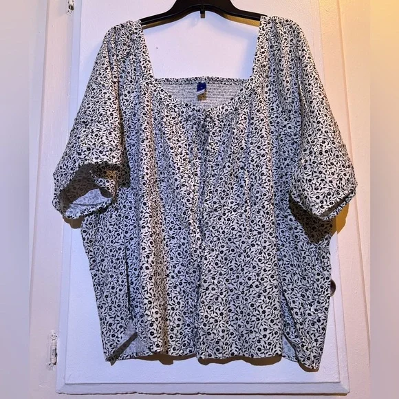 Plus Size- White Floral Print Blouse - Picture 2 of 5